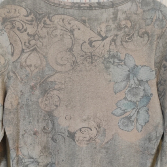 Wrangler Women's Muted Floral  Long Sleeve Top - Picture 6 of 6